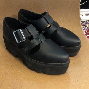 Women's TUK Big Buckle Dino Lug Sandals size 8